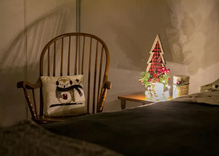 Secluded Luxury Tent On Otter Near Girard, Illinois