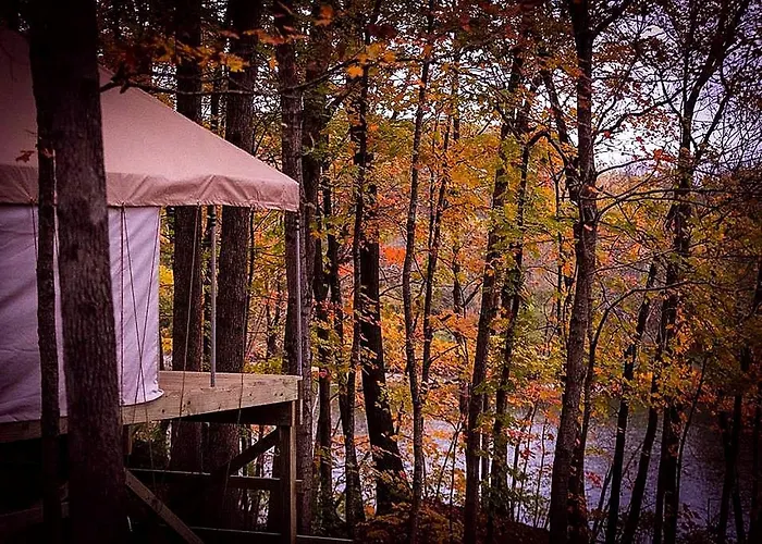Secluded Luxury Tent On Otter Near Girard, Illinois Holiday home